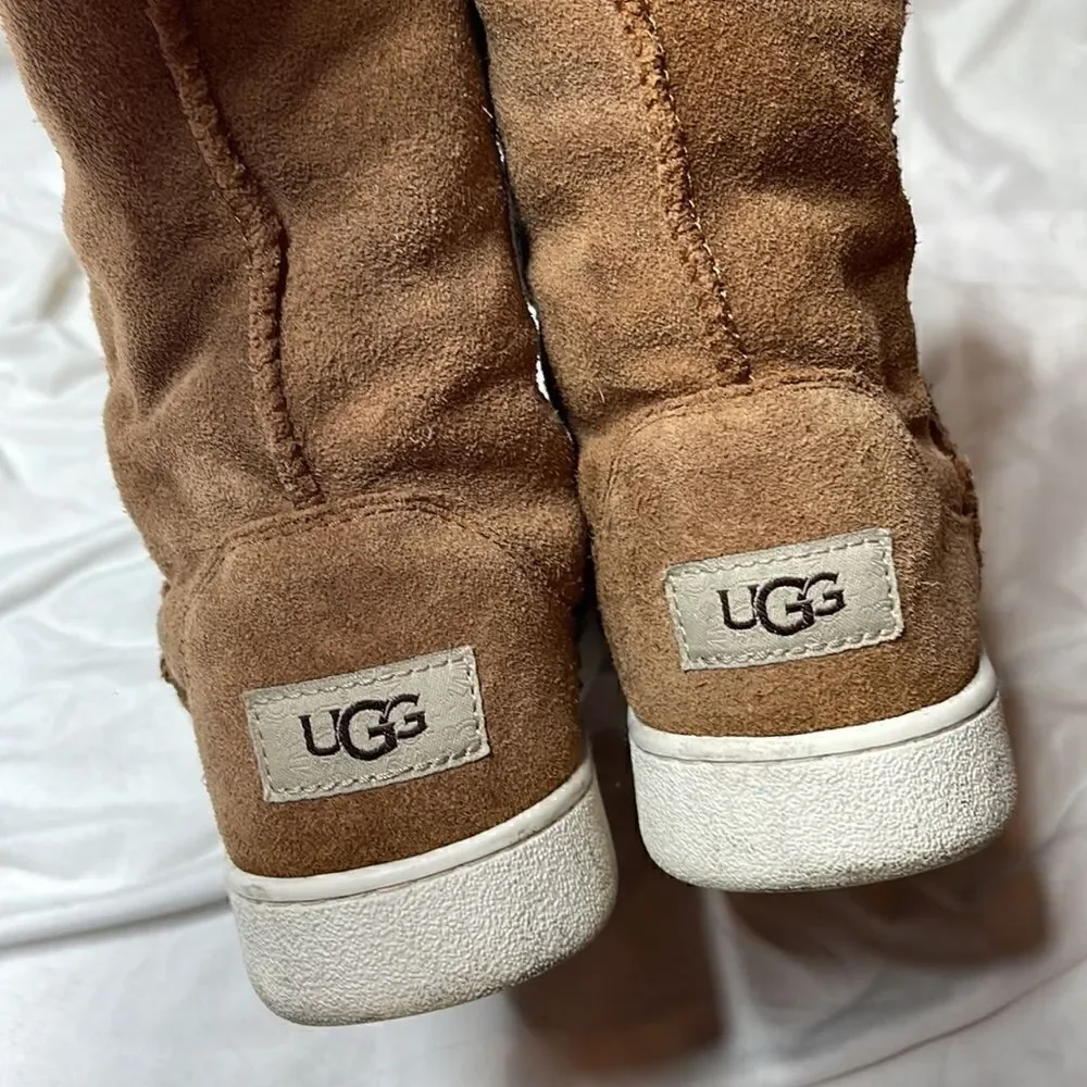 UGG Australia Mika Sheepskin Classic Sneaker Boots. Size 8.